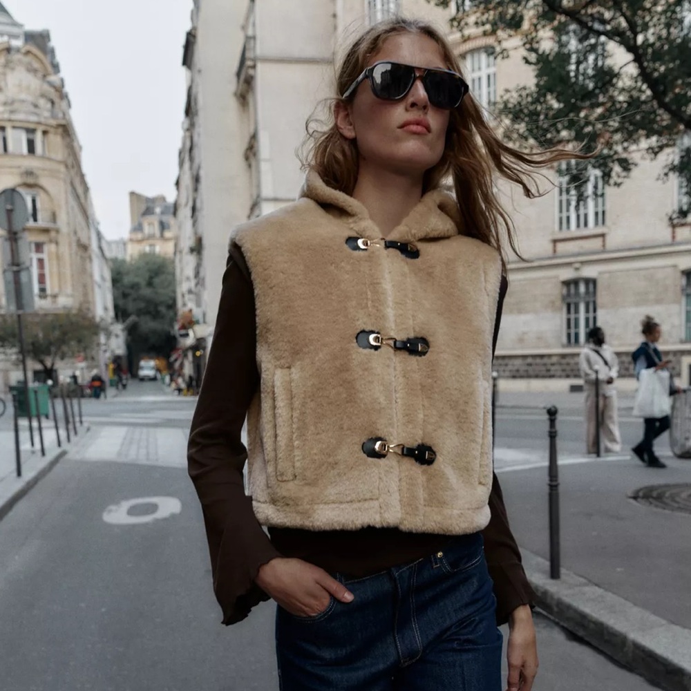 Zara SHEARLING TOGGLE VEST